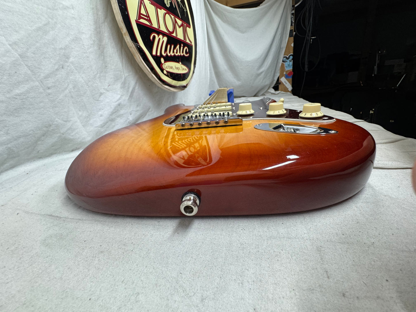 Fender American Stratocaster Guitar with Gator Case 2016 - Sienna Sunburst / Maple neck