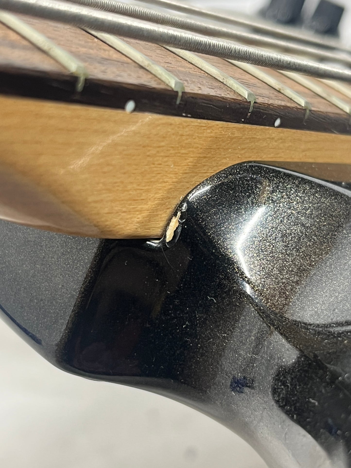Fender Precision Bass P-Bass Lyte 4-String Electric Bass with Hard Case MIJ - Made in Japan