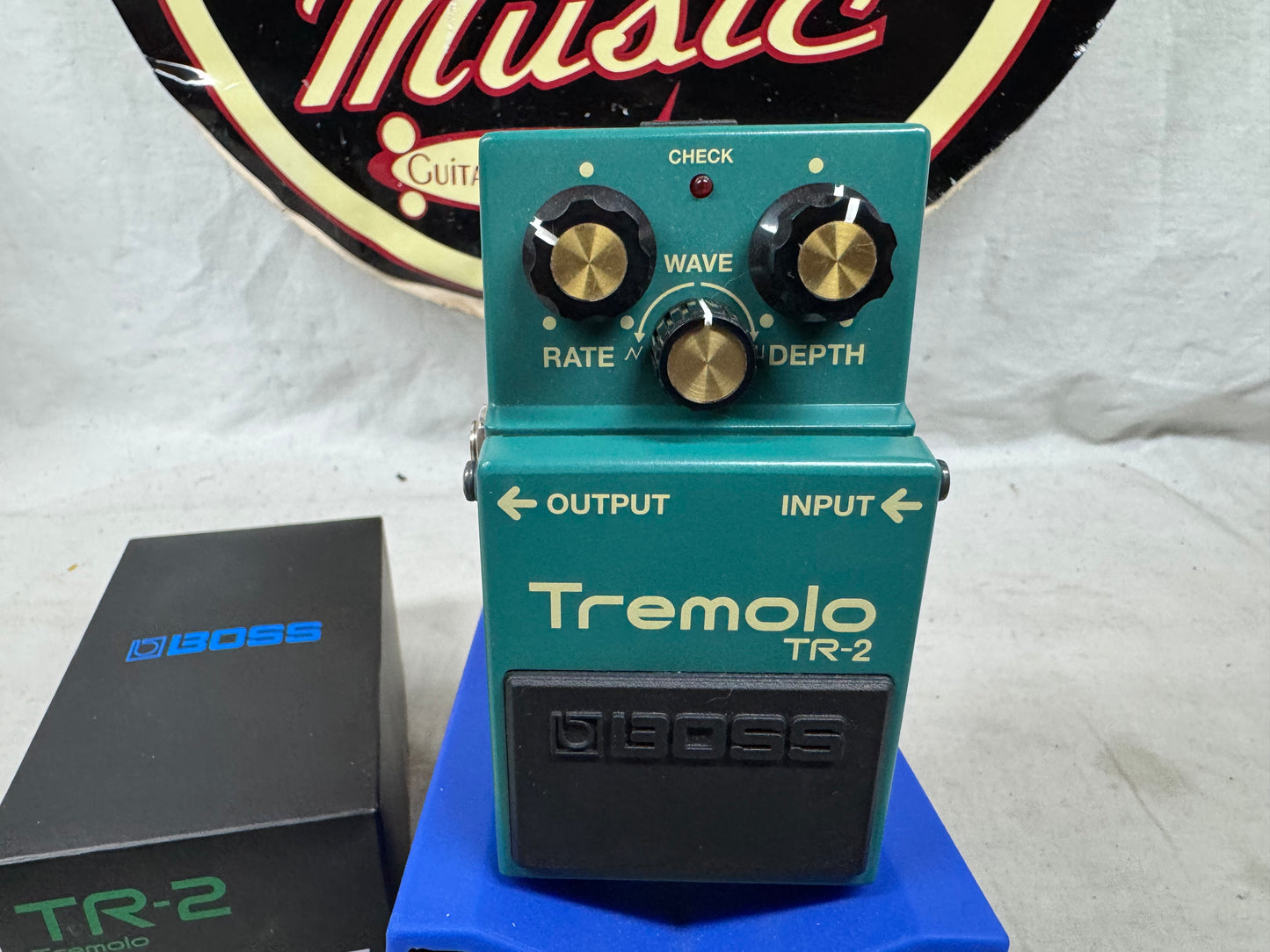 Boss TR-2 tr2 Tremolo Pedal with Box 2023