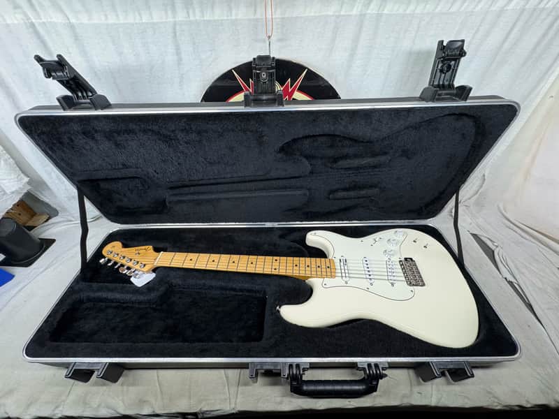 Fender EOB Sustainer Ed O'Brien ( Radiohead ) Signature Stratocaster Guitar with Case