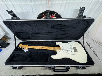 Fender EOB Sustainer Ed O'Brien ( Radiohead ) Signature Stratocaster Guitar with Case