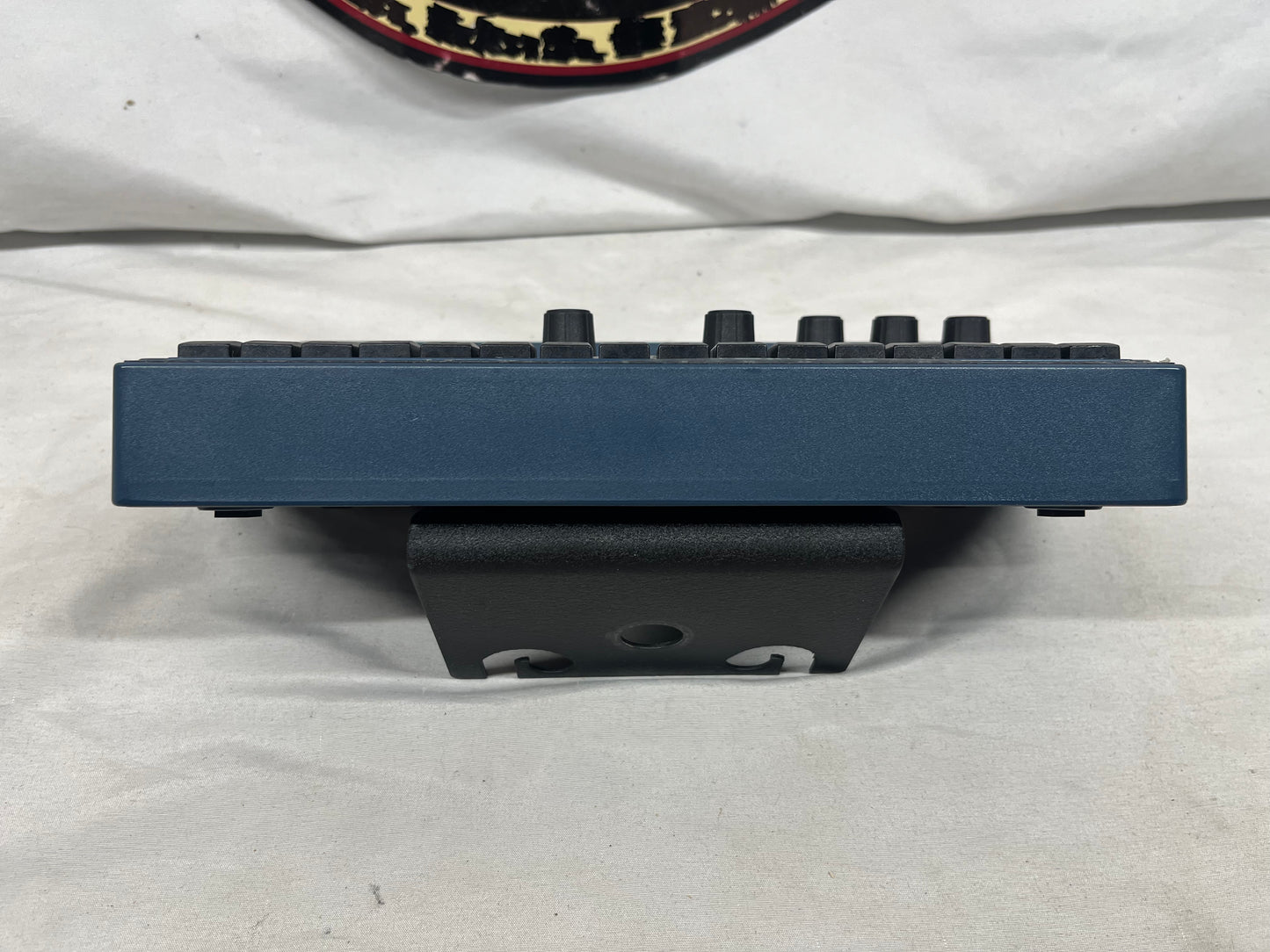Aviom A-16 II Personal Mixer with Mount and Power Supply