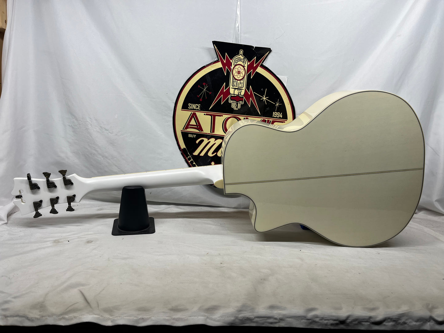 D'Angelico DAPG200G Premier Gramercy Gradn Auditorium Acoustic Electric Guitar - White Wash
