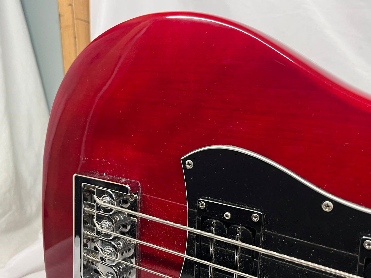 Hagstrom HB-4 Doublecut 4-String Electric Bass with Gig Bag - Split in Fretboard *See Photos*
