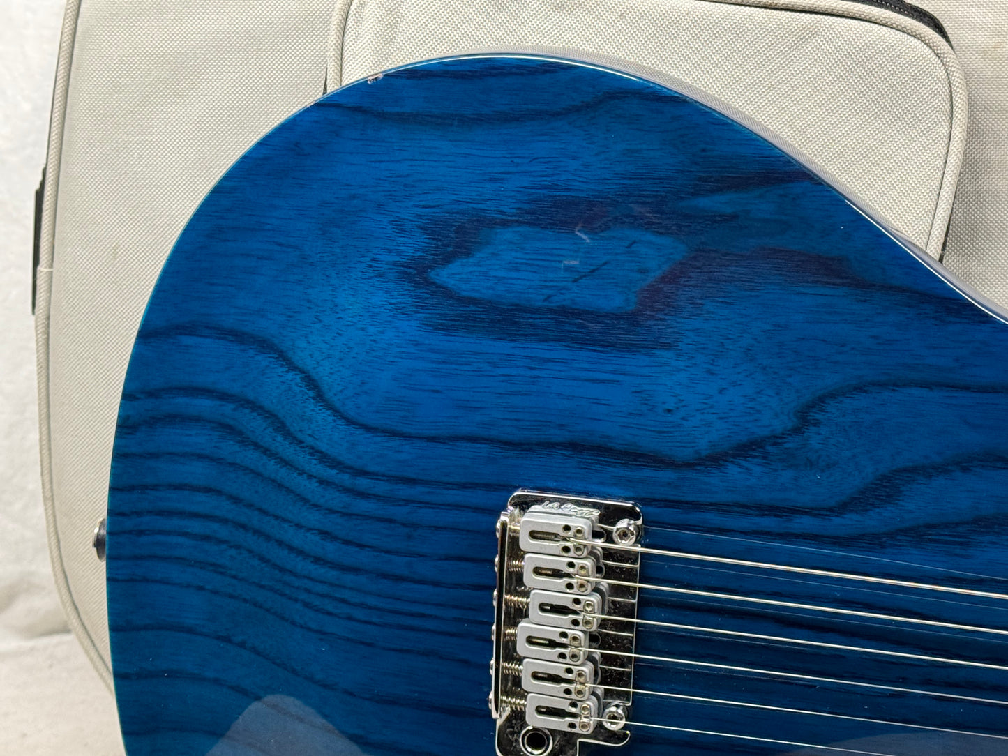 Line 6 Variax 700 Guitar with Gig Bag - MIJ Made In Japan 2006 - Blue