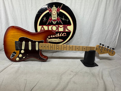 Fender American Stratocaster Guitar with Gator Case 2016 - Sienna Sunburst / Maple neck