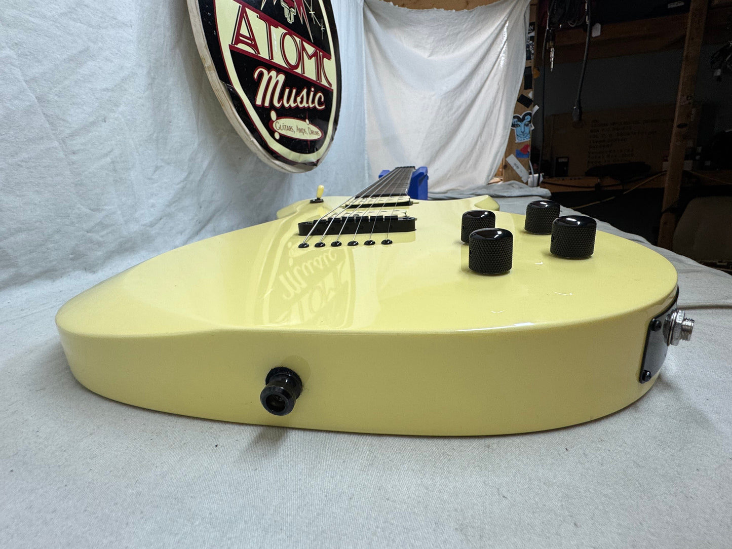 Kiesel SCB6 Singlecut Guitar with Gig Bag