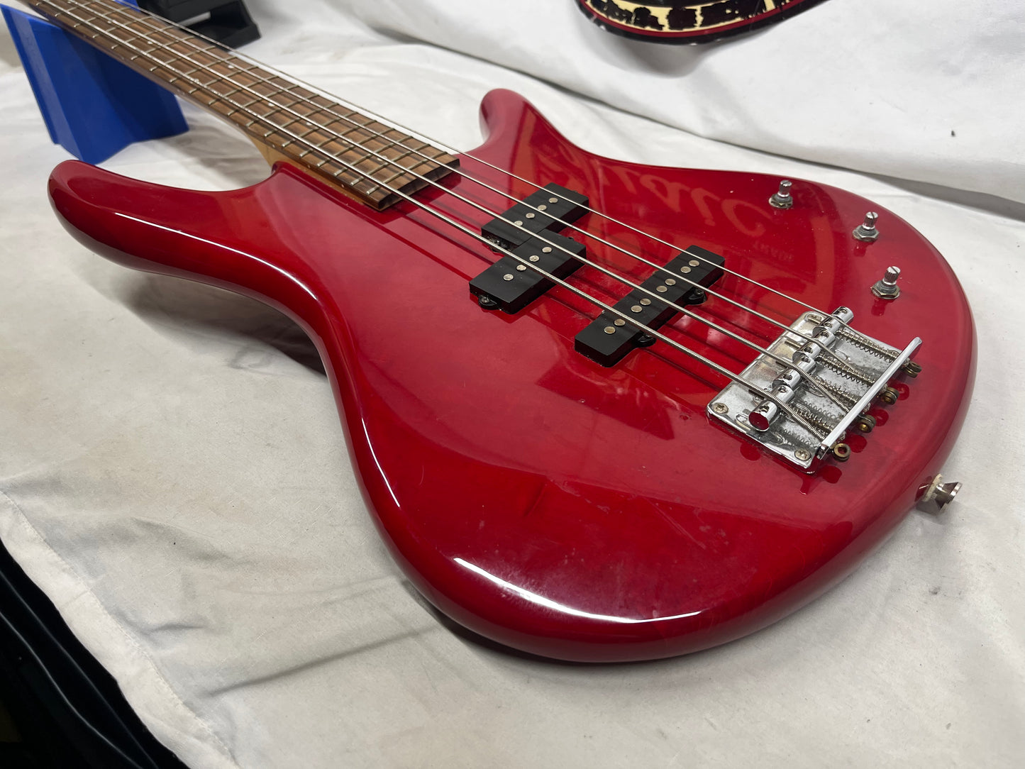 Ibanez Soundgear Gio GSR200 4-String Doublecut Electric Bass