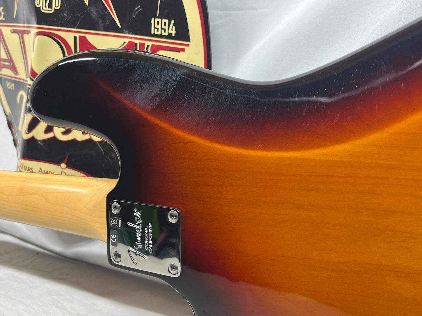 Fender American Standard 4-String Electric Jazz Bass 2011 with Hard Case - 3-Color Sunburst