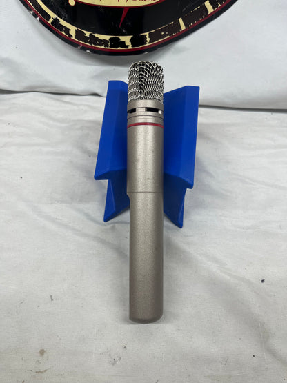 AKG C1000S Small-Diaphragm Multi-Pattern Condenser Microphone with Case and Mic Clip