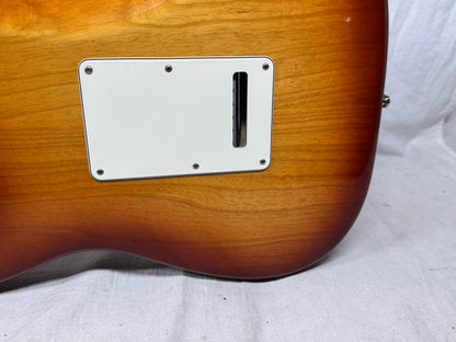 Fender American Stratocaster Guitar with Gator Case 2016 - Sienna Sunburst / Maple neck