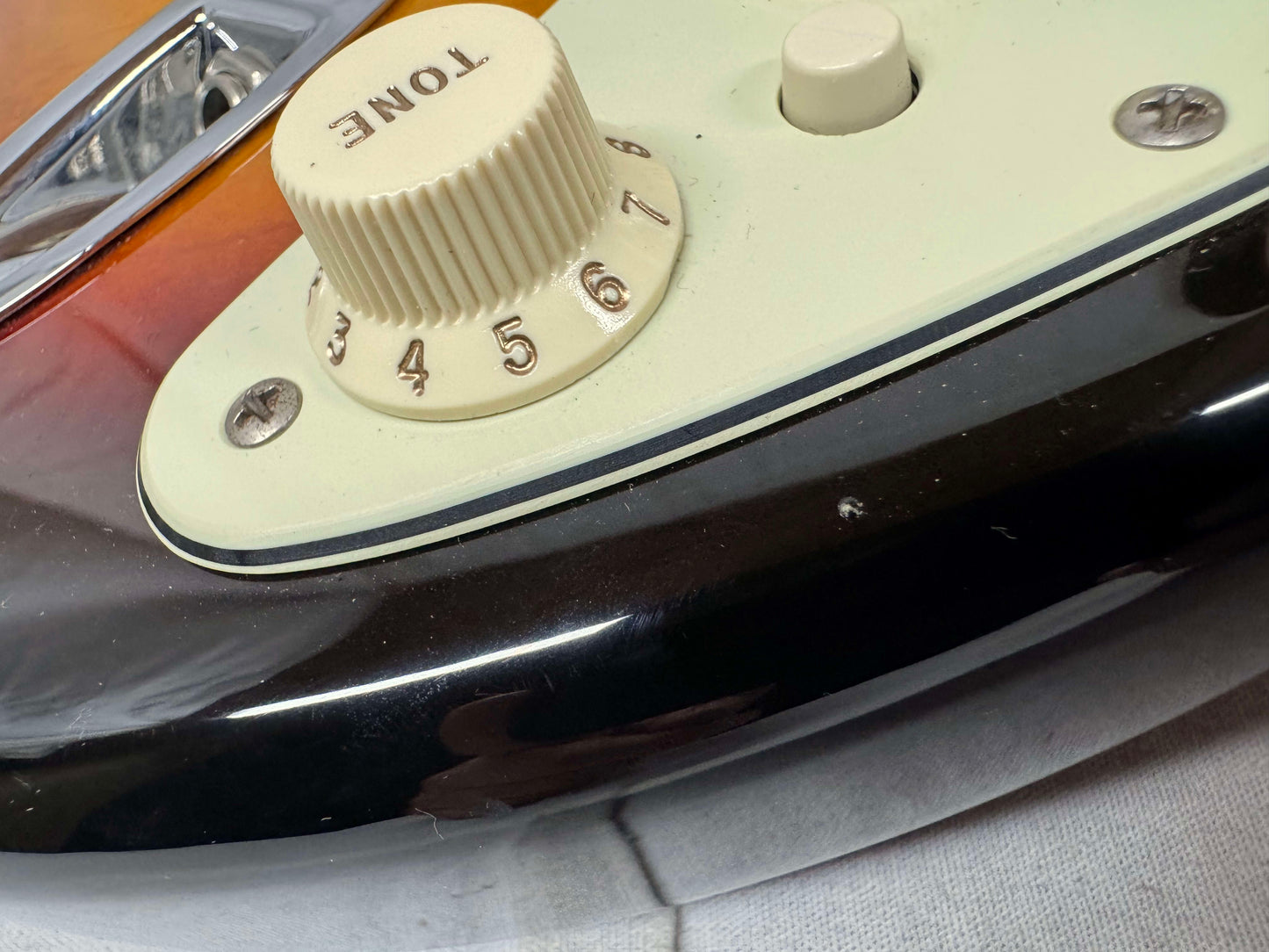 Fender Stratocaster HSS Guitar - Upgraded Electronics / Pickups - MIM Mexico 2004 - 3-Color Sunburst / Maple neck