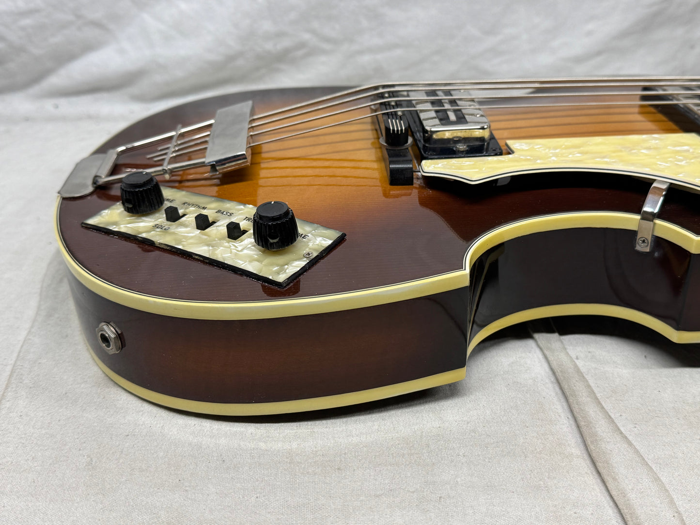 Hofner 500/1 Violin / Beatle 4-string Hollowbody Bass with Case