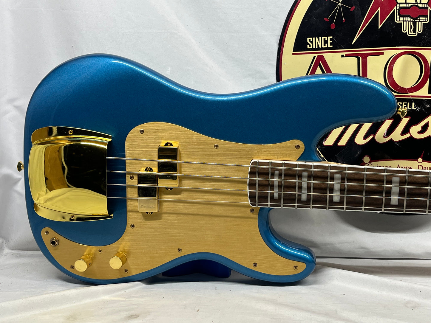 Squier 40th Anniversary 4-String Electric Precision Bass Gold Edition - Lake Placid Blue