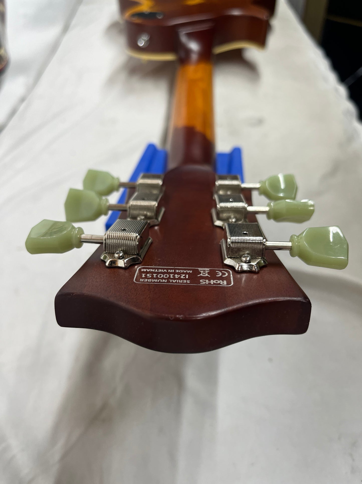 IYV ILS-300D Singlecut LP-Style Electric Guitar