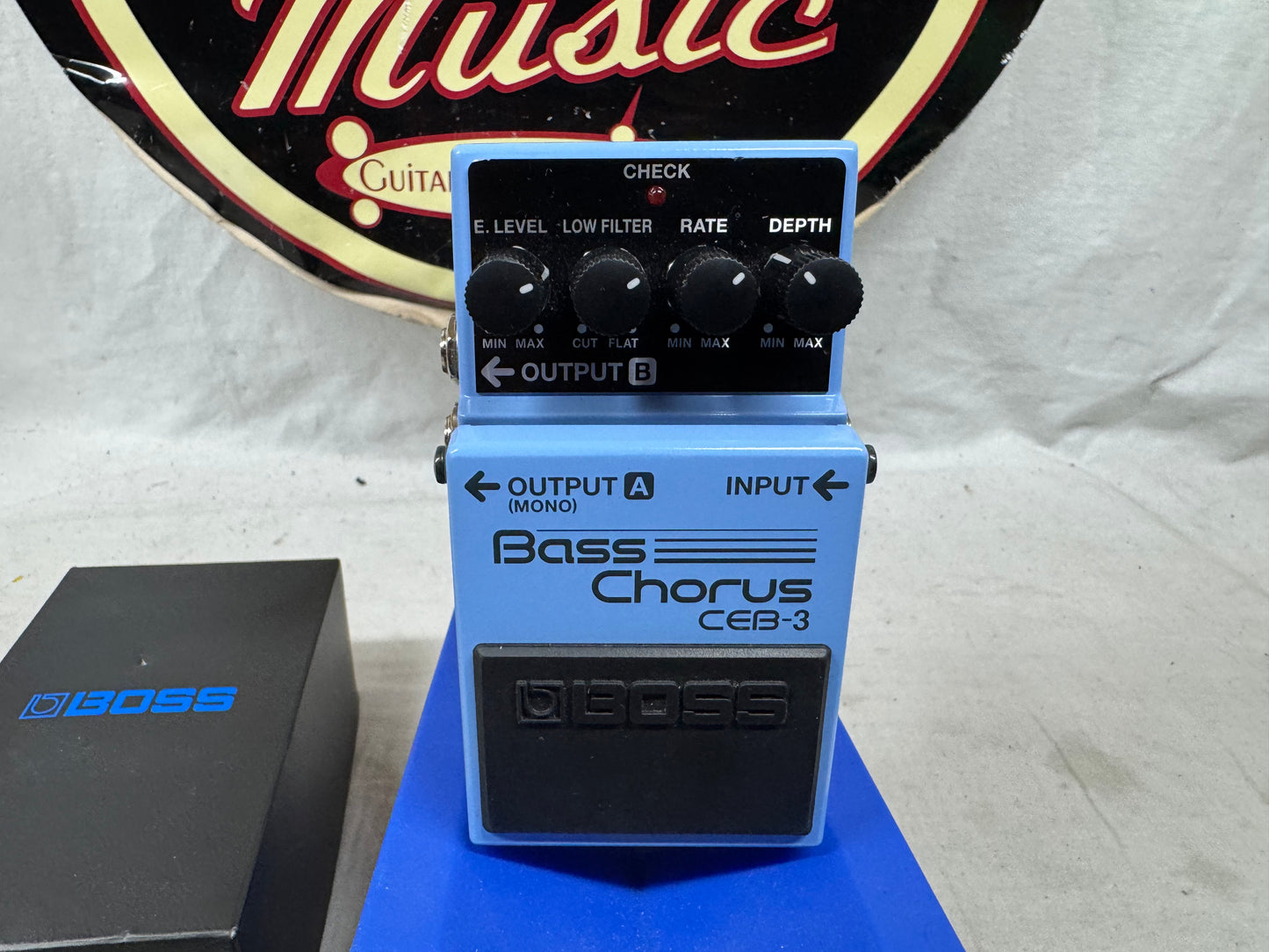 Boss CEB-3 ceb3 Bass Chorus Pedal with Box