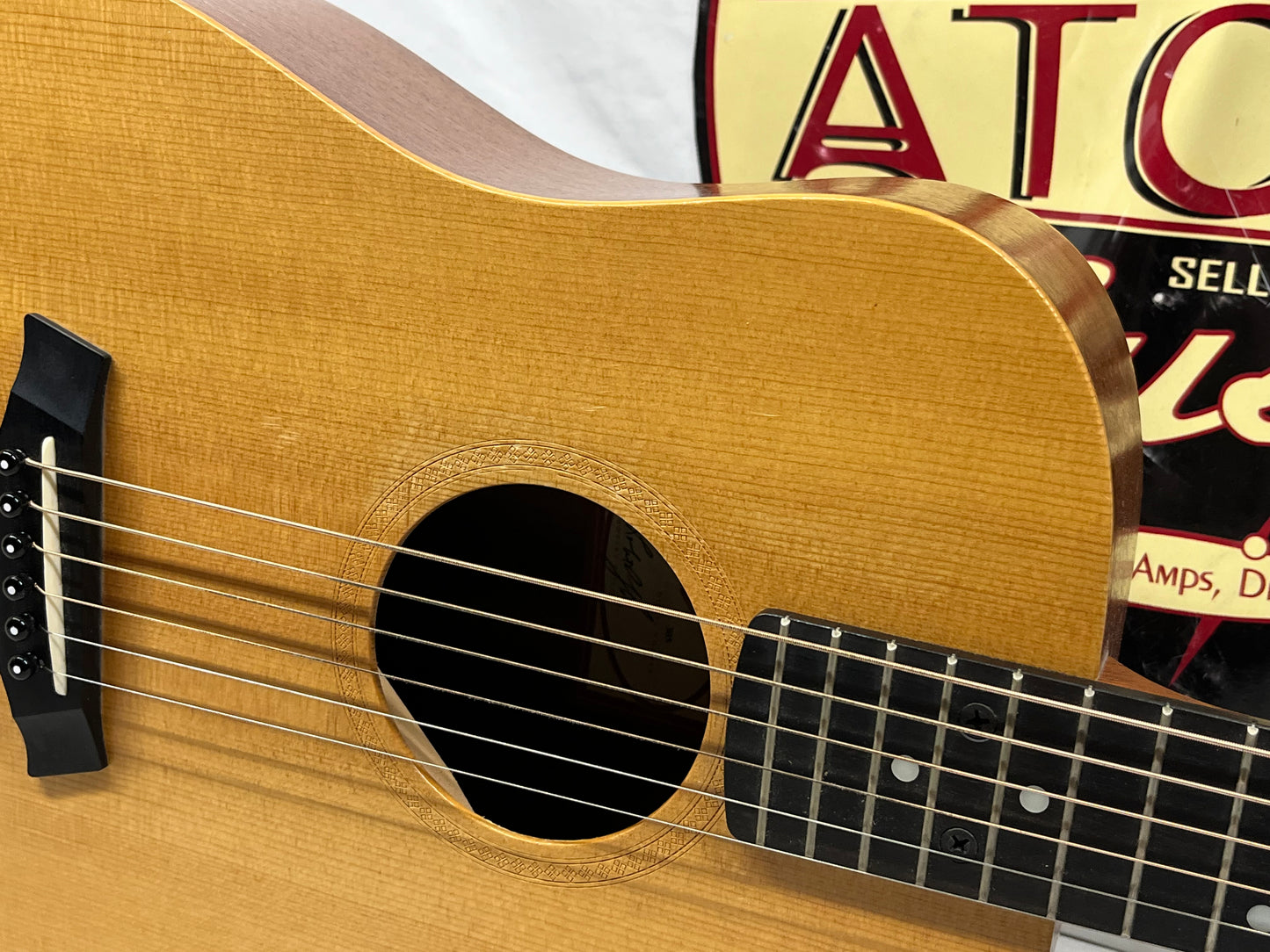Taylor 305 Baby Taylor Acoustic Guitar with Gig Bag