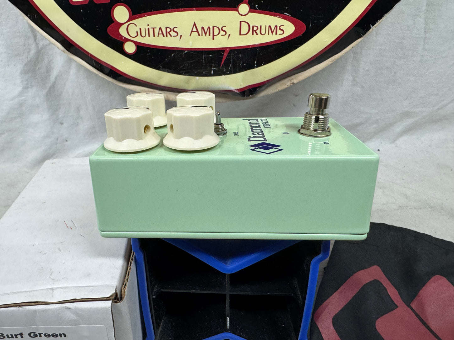 Diamond Pedals Vibrato Pedal with Box - Surf Green - Limited Edition