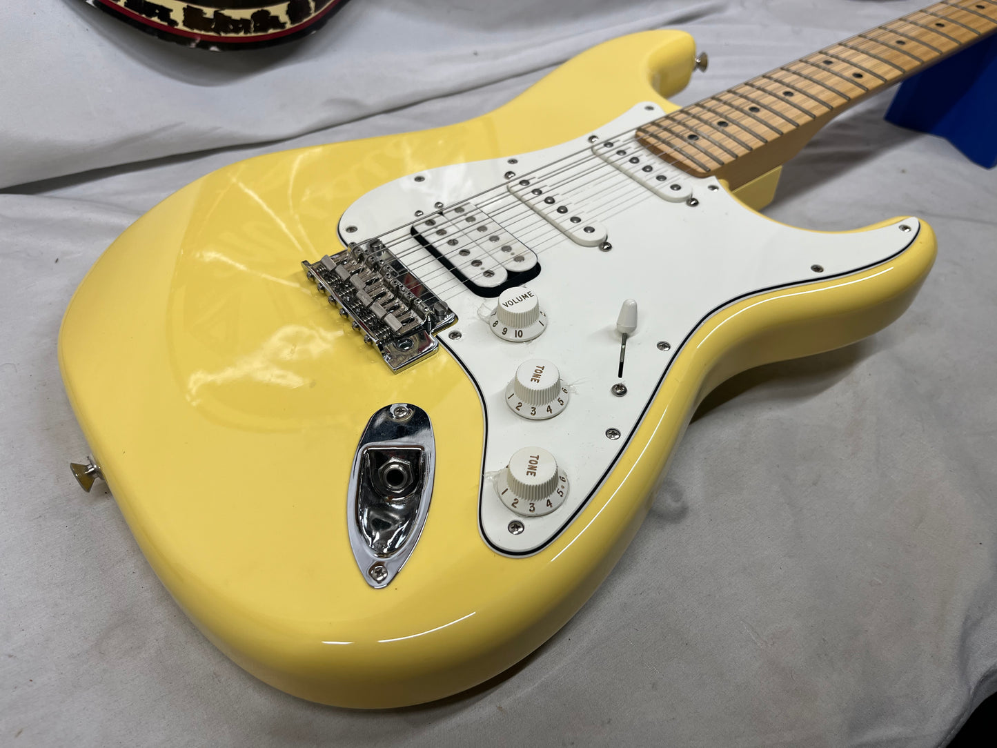 Fender Player Stratocaster Strat HSS Electric Guitar MIM - Made in Mexico - Buttercream