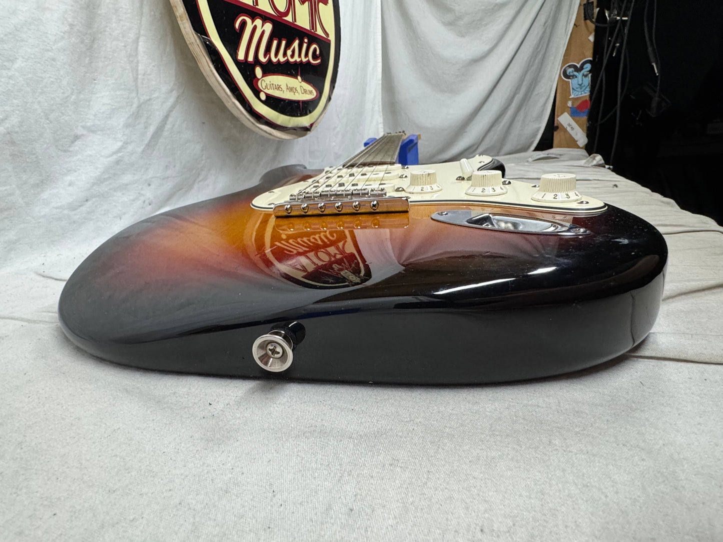 Fender American Standard Stratocaster Guitar 2008 - 3-Color Sunburst / Rosewood fingerboard