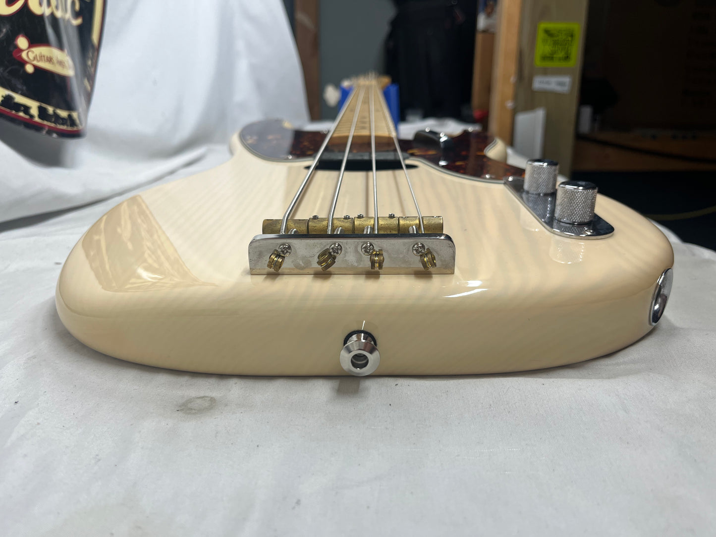 Squier Classic Vibes 4-String Electric Precision Bass '50s - White Blonde