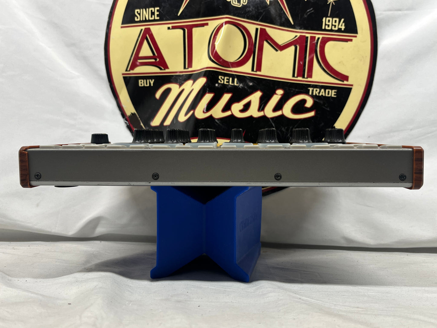 Akai Professional Tom Cat Analog Drum Machine with Power Supply