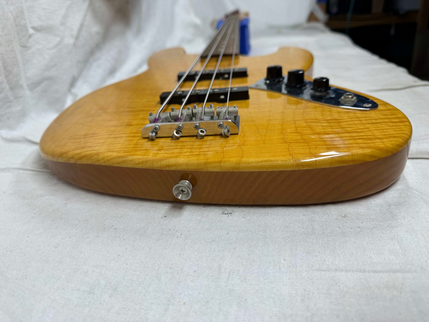 Fender Jazz Bass 4-string J-Bass - photo - Foto Flame - MIJ Made In Japan 1994 - 1995