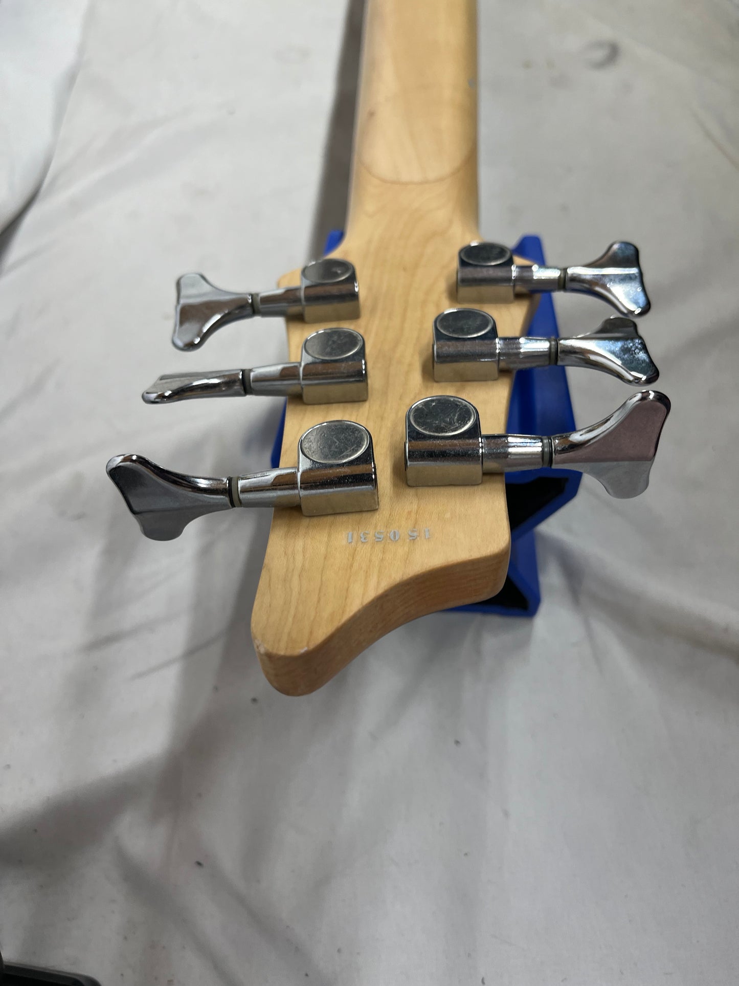 Douglas 6-String Doublecut HH Electric bass