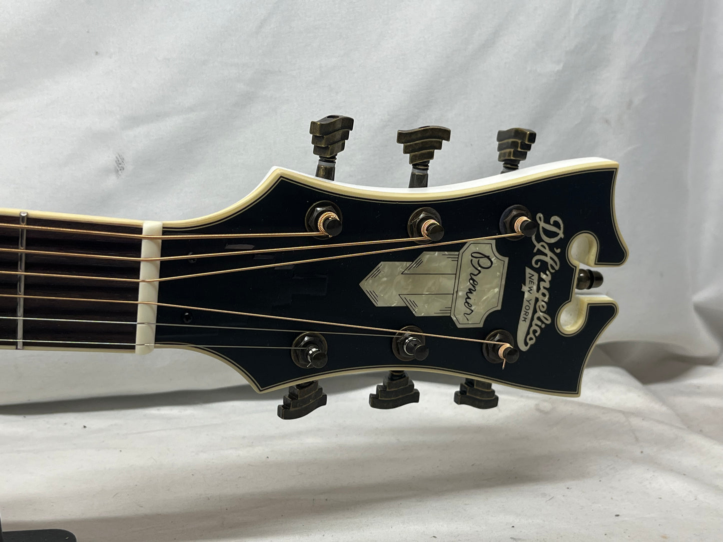 D'Angelico DAPG200G Premier Gramercy Gradn Auditorium Acoustic Electric Guitar - White Wash