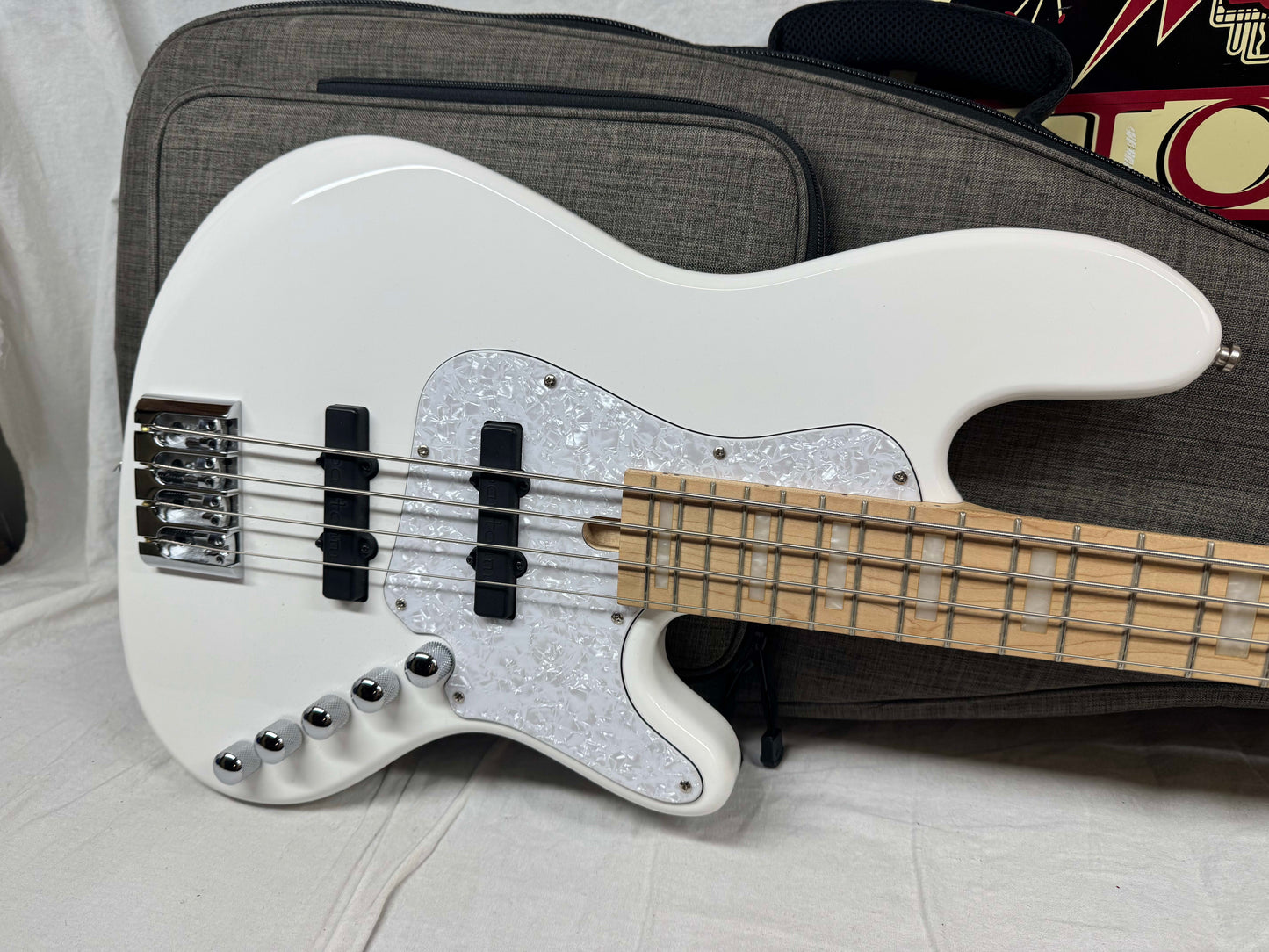 Cort Elrick NJS 4 njs4 4-string Bass with Gig Bag 2022 - White