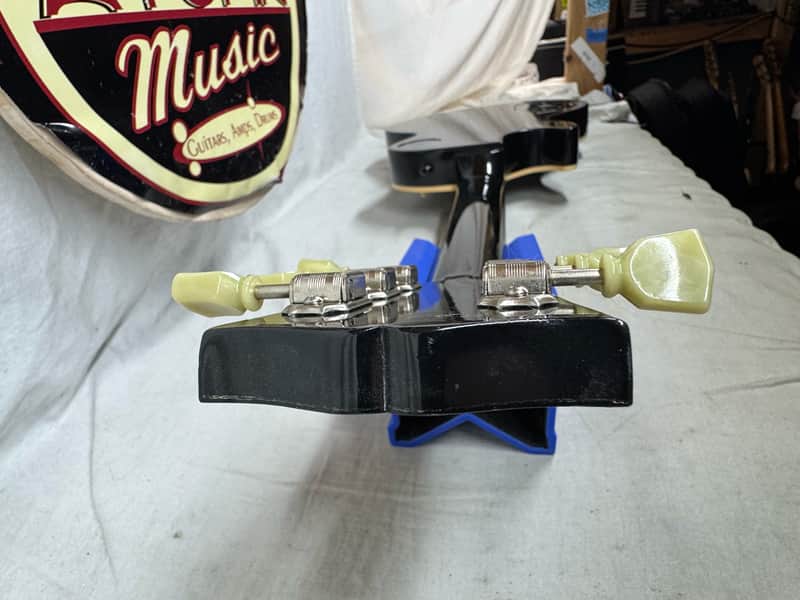 Gibson Les Paul Classic Guitar with Case - Image 25