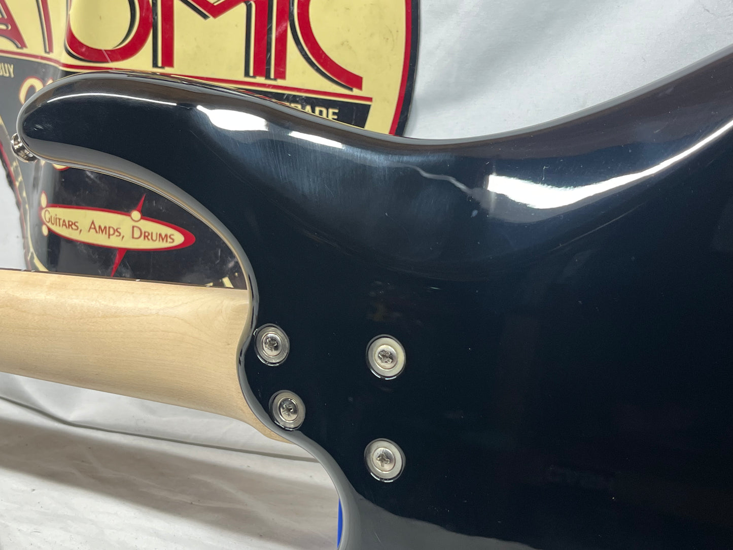 Fullerton 4-String Doublecut Electric Bass