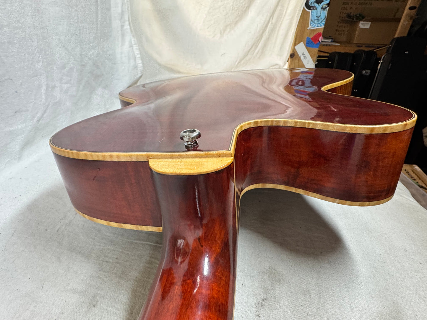Eastman T58/V t 58 Archtop Hollowbody Guitar with Case