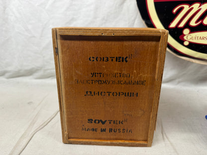 Electro-Harmonix x Sovtek " Green Russian " Big Muff π Pi version 7C 3rd Edition Distortion Fuzz Pedal with Original Wood Box - BM-1-01.00.001 ~2000 - Bubble Font / 6-Screw Chassis