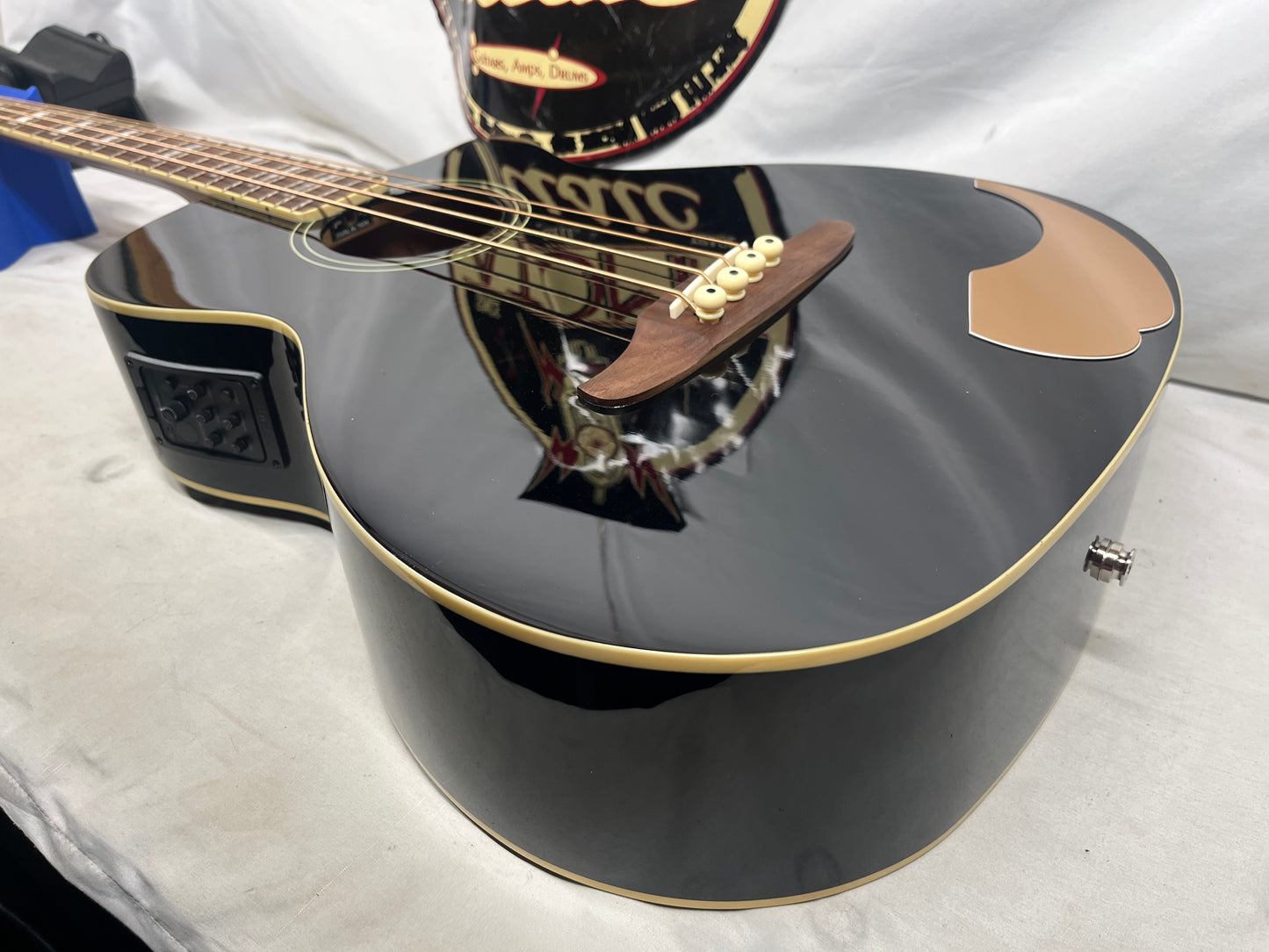 Fender Kingman Acoustic/Electric Bass with Gig Bag