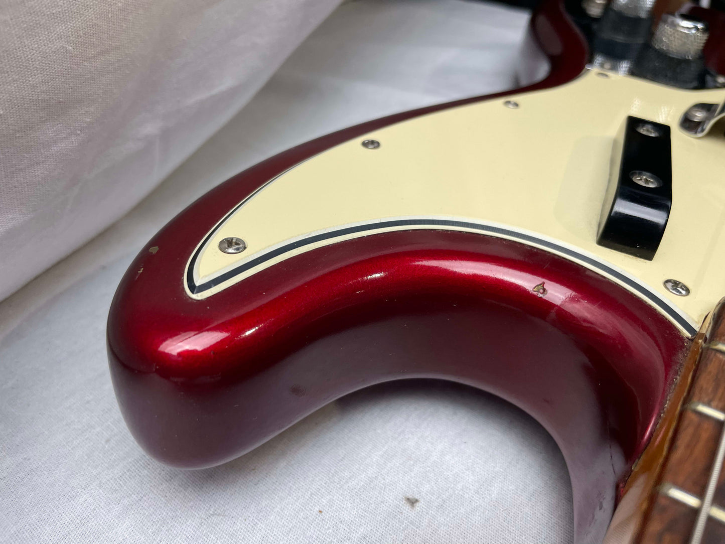 Fender American Jazz Bass '62 Reissue 4-string J-bass with Case 1989 - s/n V042407 with 1982 or 1988 Harness - Candy Apple Red / Rosewood fingerboard