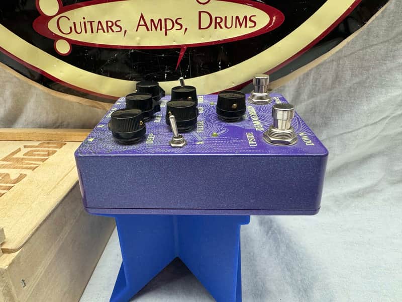 Adventure Audio Demogorgon v3 Fuzz Tremolo Reverb Pedal with Wood Box - Image 6