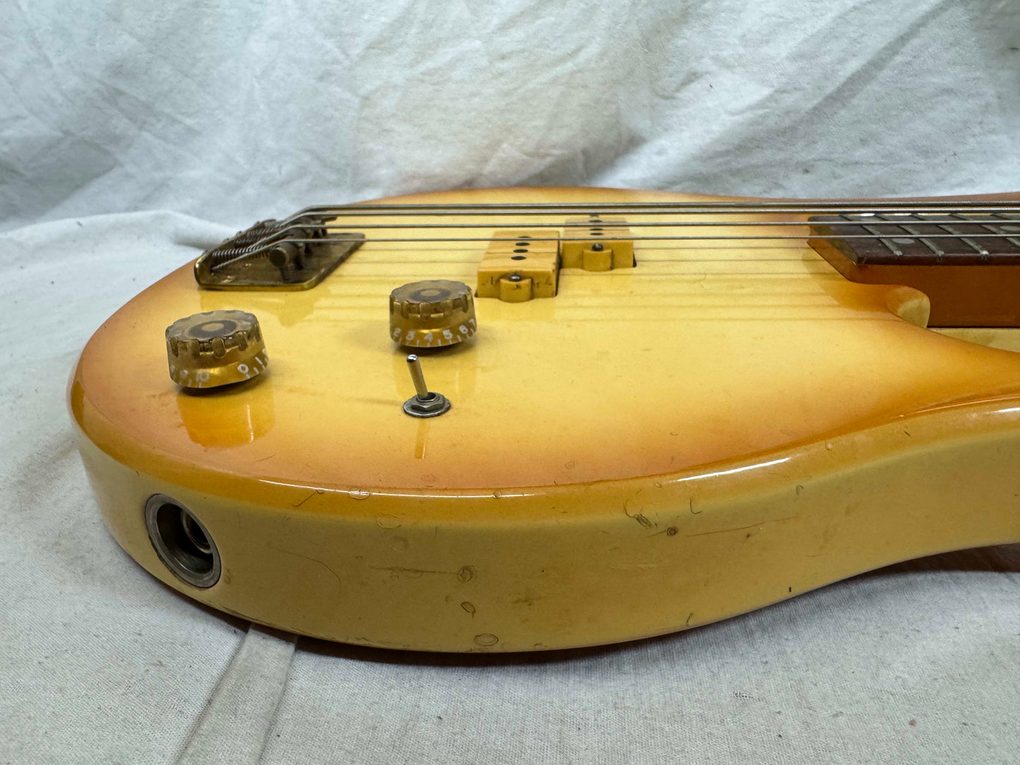 Hondo II Professional Longhorn 4-string Bass with Case Vintage