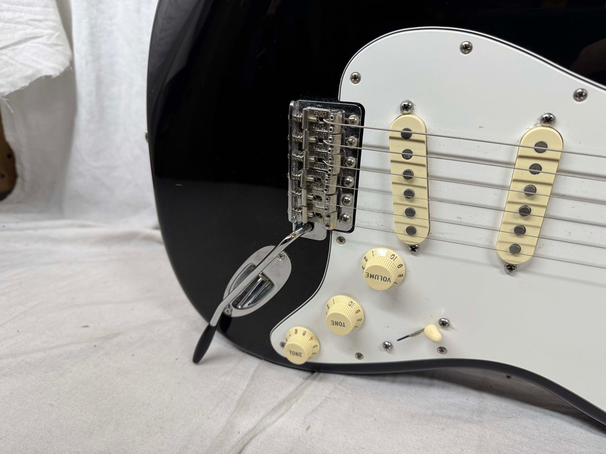 Fender Jimi Hendrix Stratocaster Guitar 2015 - Black / Maple neck