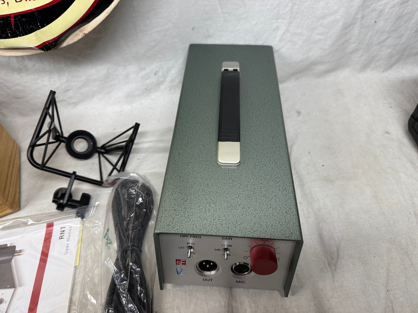 sE Electronics SNT Condenser Microphone with Power Supply + Mount + Case