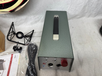 sE Electronics SNT Condenser Microphone with Power Supply + Mount + Case