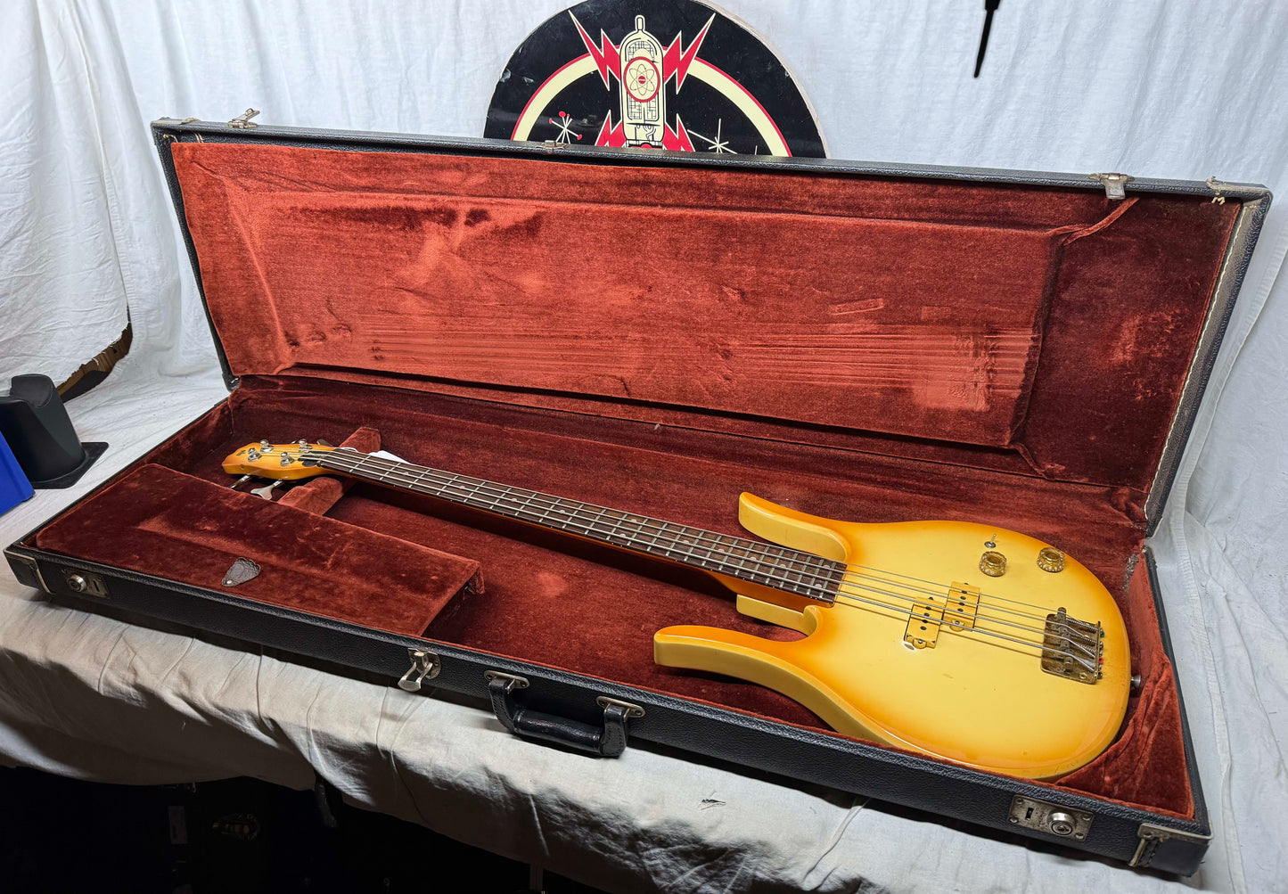 Hondo II Professional Longhorn 4-string Bass with Case Vintage