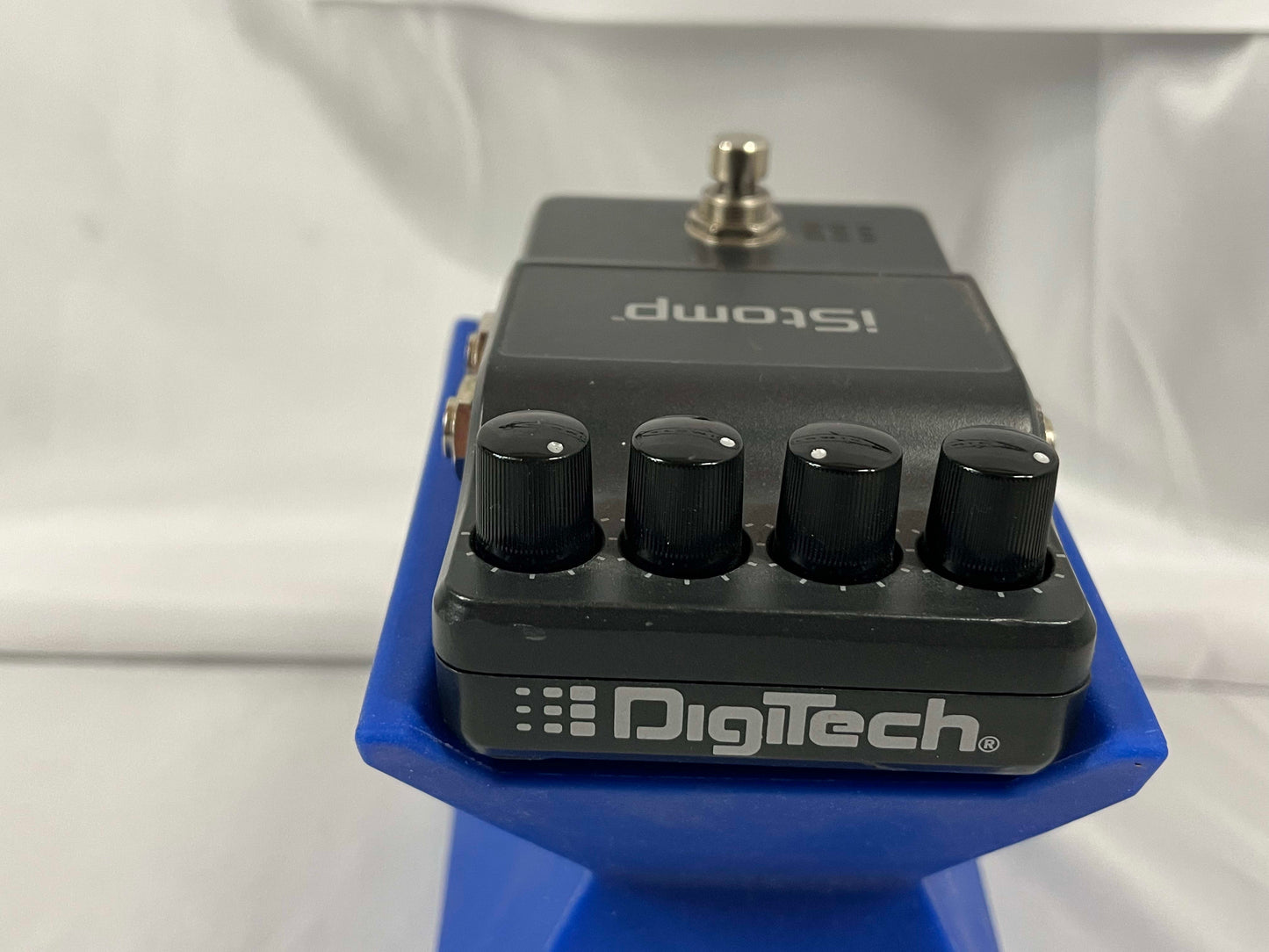 DigiTech iStomp Multi-Effects Pedal - downloadable tones via iOS library (for use with certain compatible iPhone / iPad models)