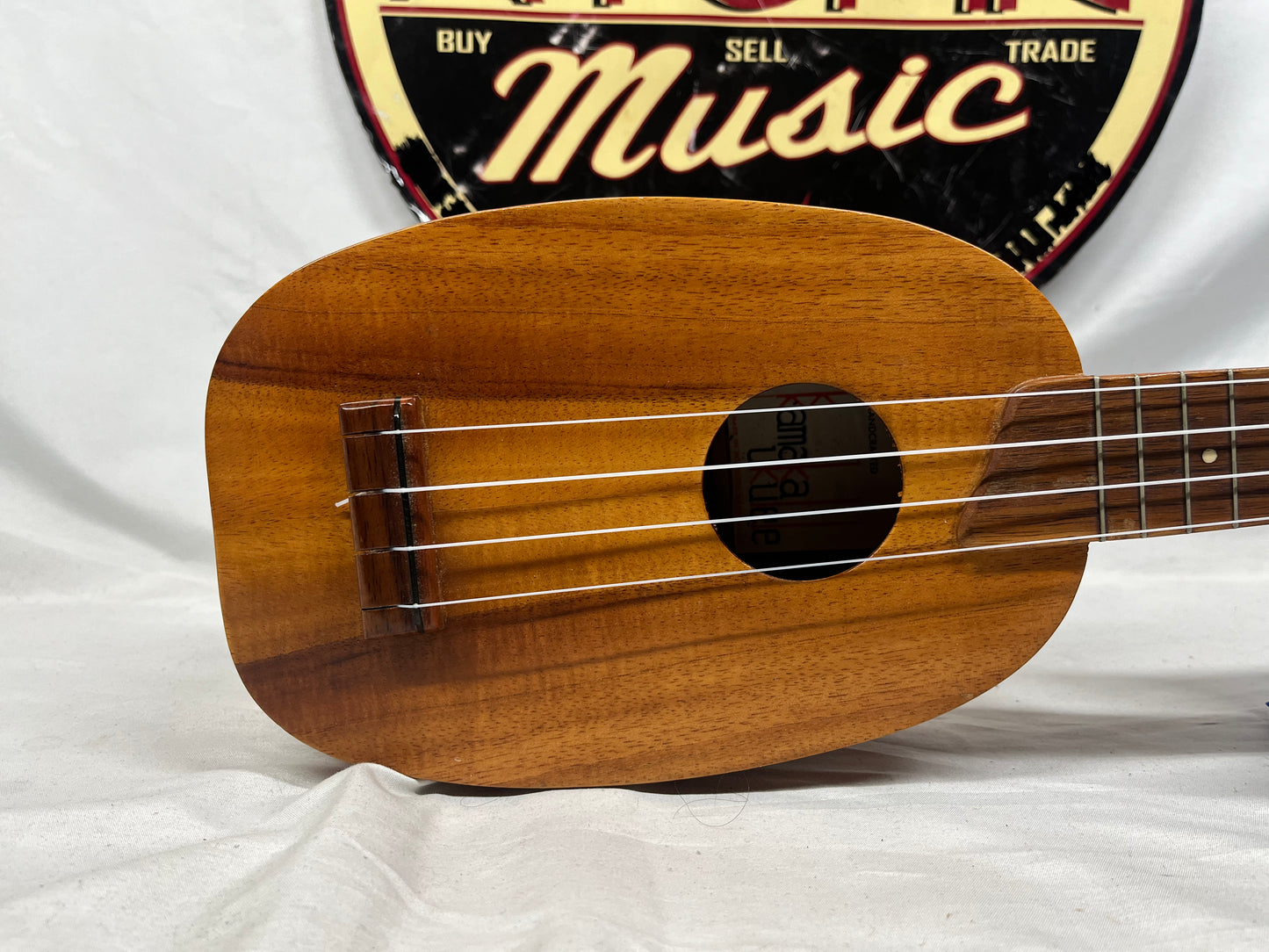 Kamaka Pineapple Soprano Ukulele with Case - SPLIT IN BACK OF BODY