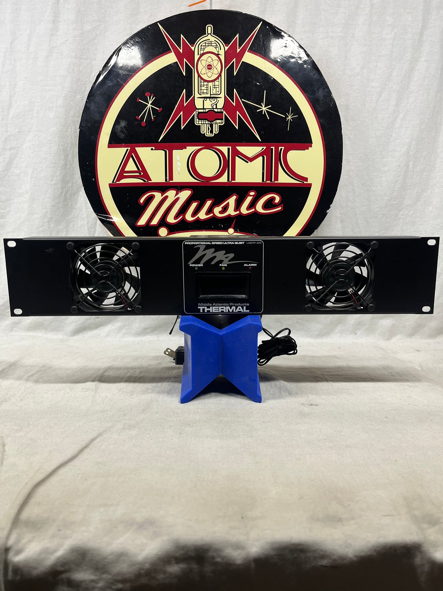 Middle Atlantic Products UQFP-2D Ultra Quiet Fan Panel Rackmount Fan with Power Supply