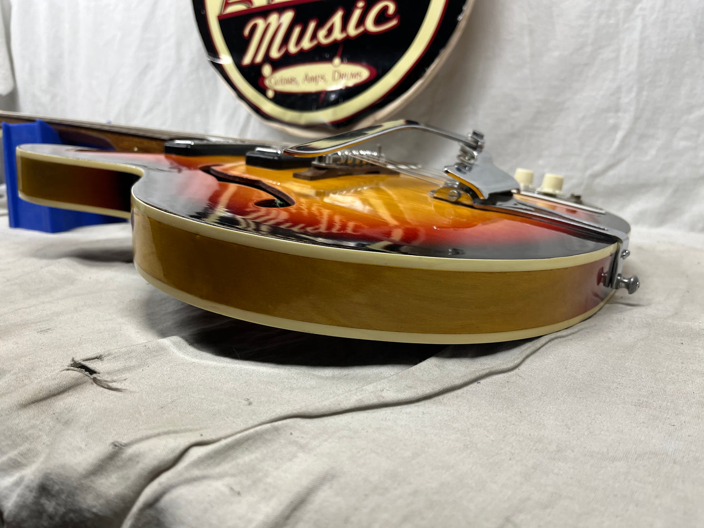 Winston? Semi-Hollow Body Electric Guitar