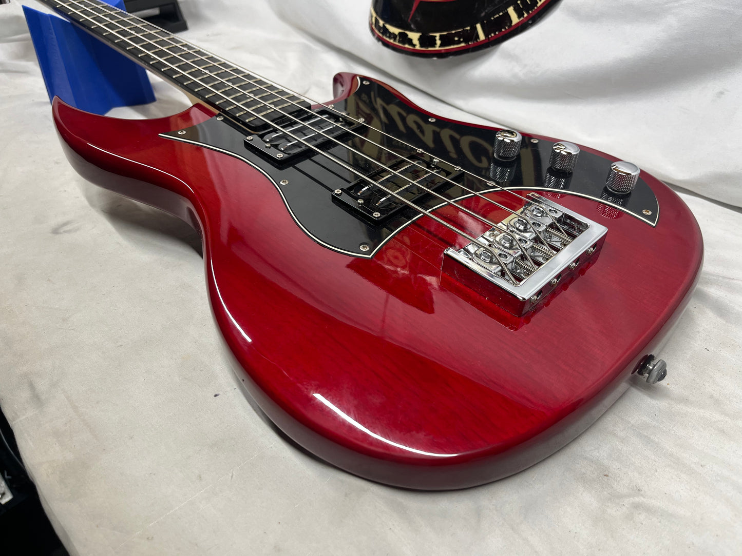 Hagstrom HB-4 Doublecut 4-String Electric Bass with Gig Bag - Split in Fretboard *See Photos*