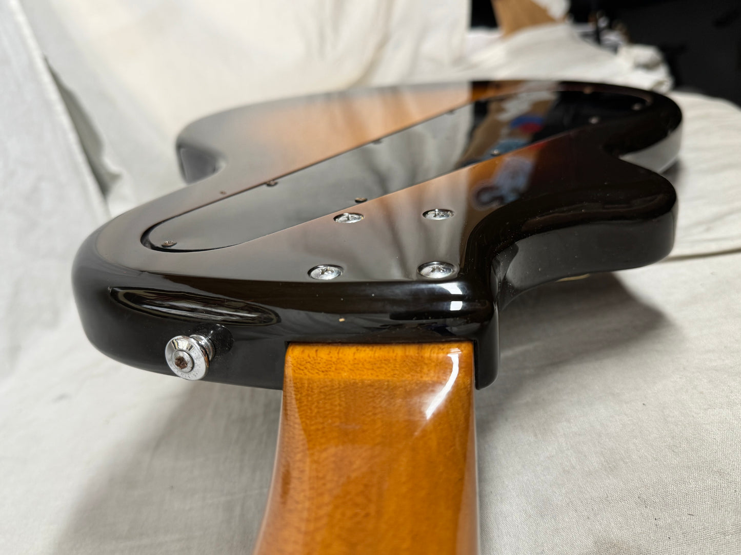Yamaha SG-60T sg60t Guitar with Chipboard Case