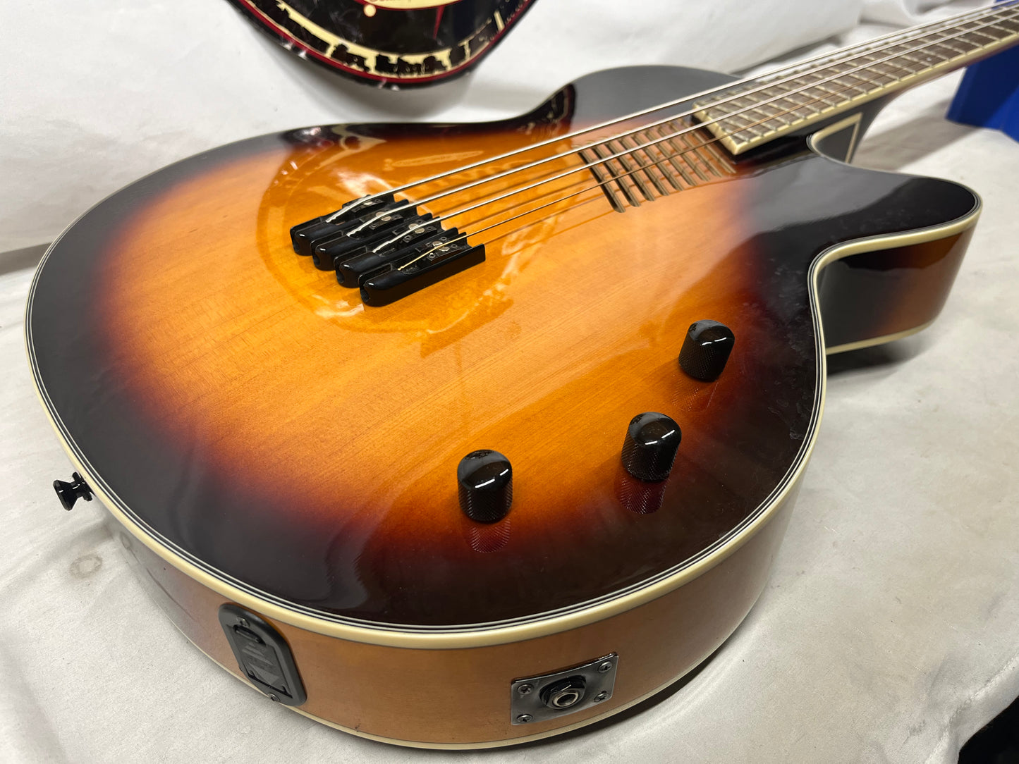 Washburn AB40VSK Singlecut Acoustic Electric Bass