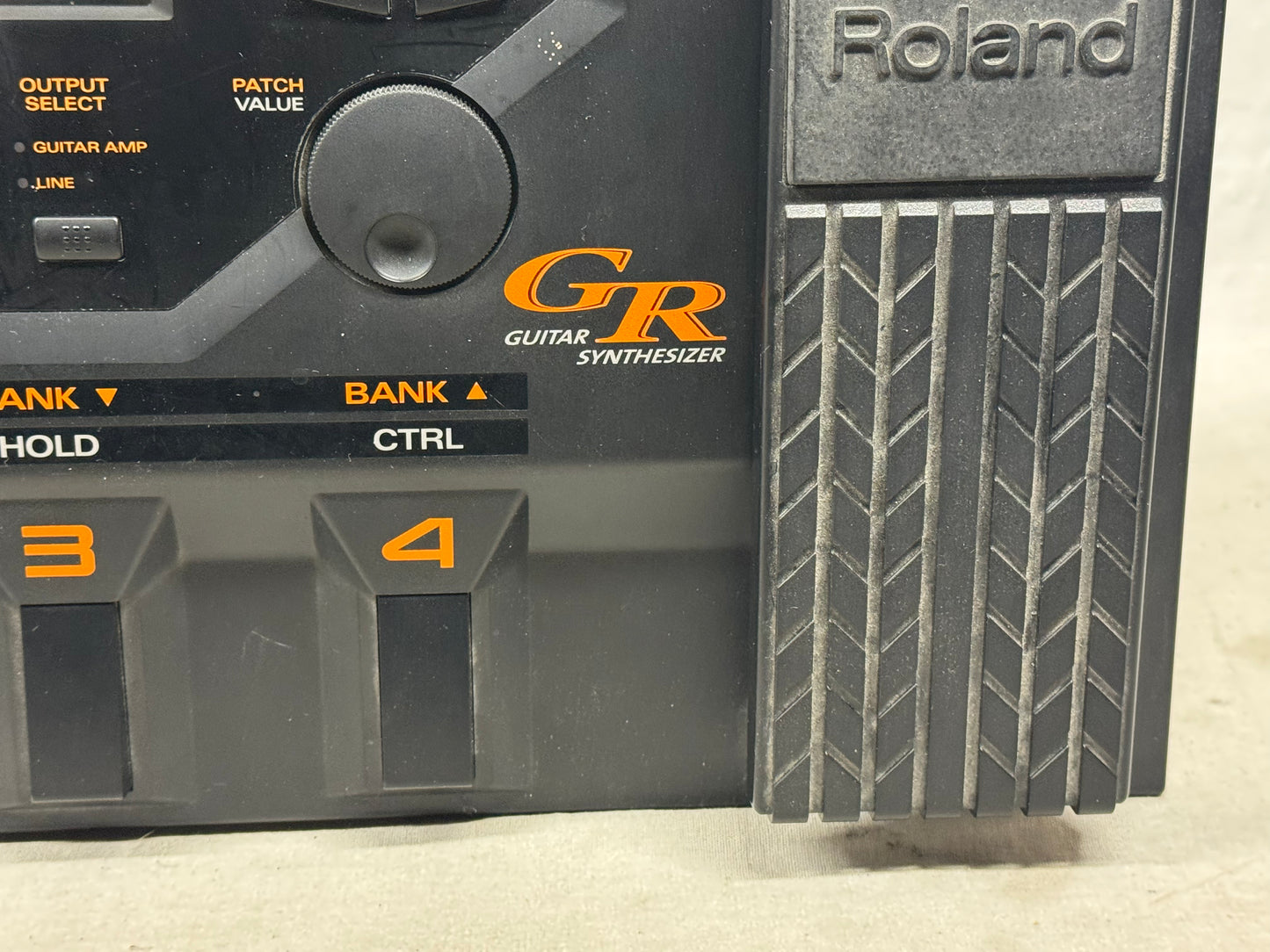 Roland GR-33 gr33 Guitar Synthesizer Pedal with Power Supply